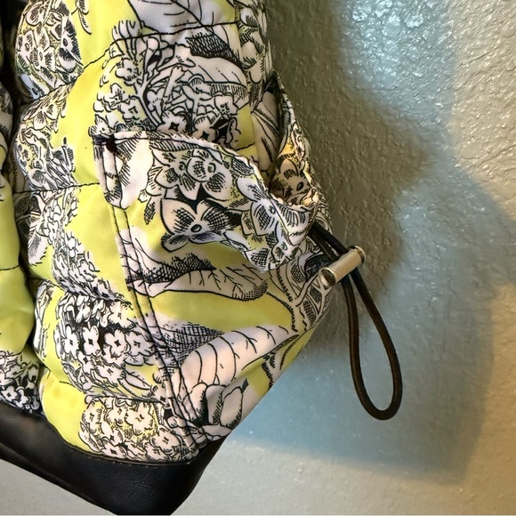 Betsey Johnson Floral Tote Weekender/ Diaper Bag Water Resistant Nylon Quilted - Picture 6 of 10